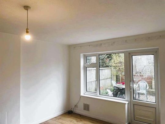 Ashford Crescent, Ashford, TW15 - Photo 1