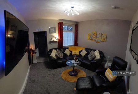 4 bedroom terraced house to rent - Photo 2