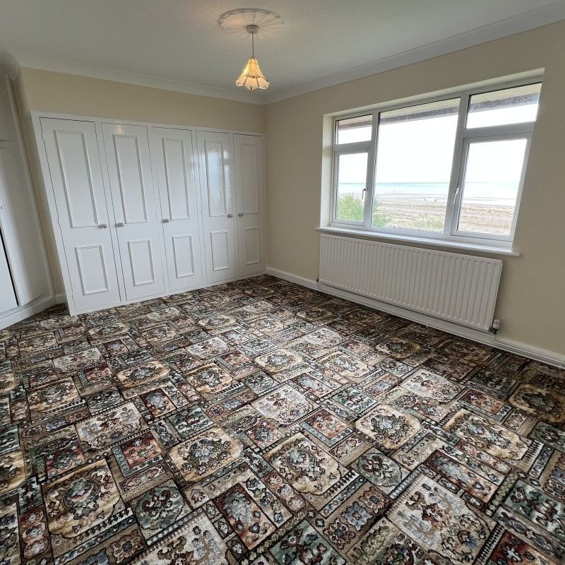 Kings Avenue - Photo 1