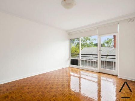 Spacious, Bright Hidden Gem! - Photo 3