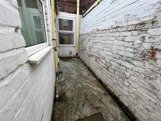 2 bedroom terraced house to rent - Photo 1