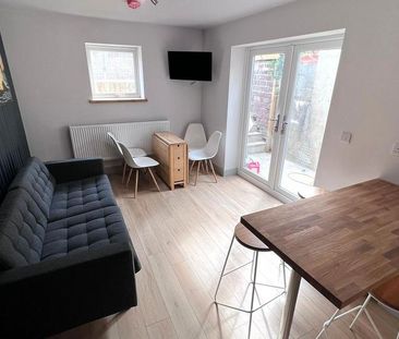 5 bedroom terraced house to rent - Photo 1