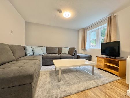 4 bedroom apartment to rent - Photo 2