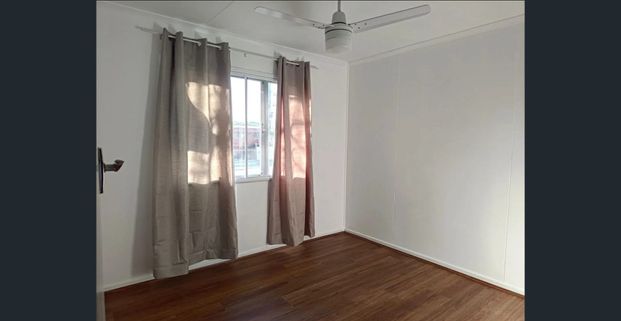 Great 4 bedroom highset, with polished timber floorboards throughout. - Photo 1