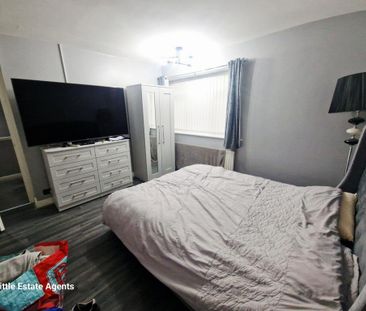 3 bedroom end of terrace house to rent - Photo 5