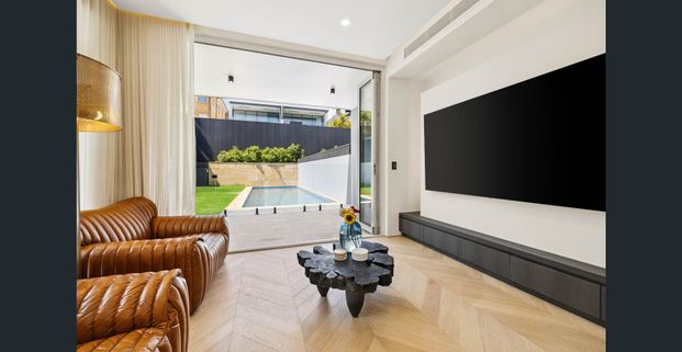 Multi Level Home With Panoramic Views & Swimming Pool - Photo 1