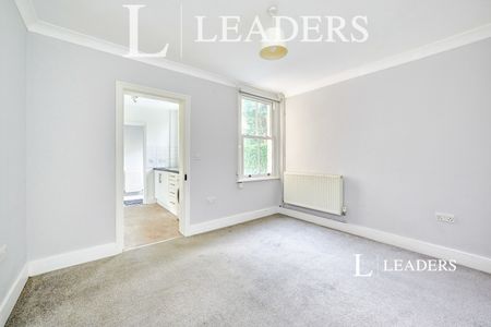 3 bedroom house to rent Southmill Road, Bishop's Stortford, CM23 - Photo 2