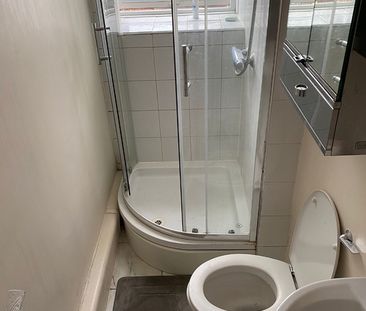 Room in a Shared Flat, Wayford Street, SW11 - Photo 3