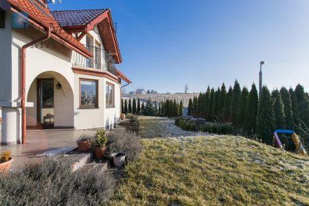 Przestronny dom z czterema sypialniami położony na malowniczej, pięknie zagospodarowanej działce w północnej części Krakowa - Фото 2