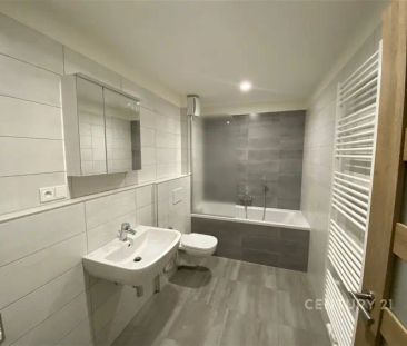 Pronájem slunného bytu 2kk s prostornou lodžií - Photo 1