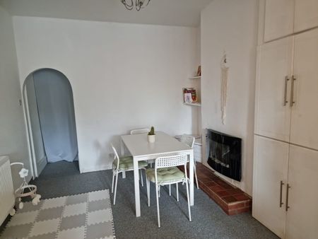 2 Bed Terraced House, Holywell Road, LE2 - Photo 2