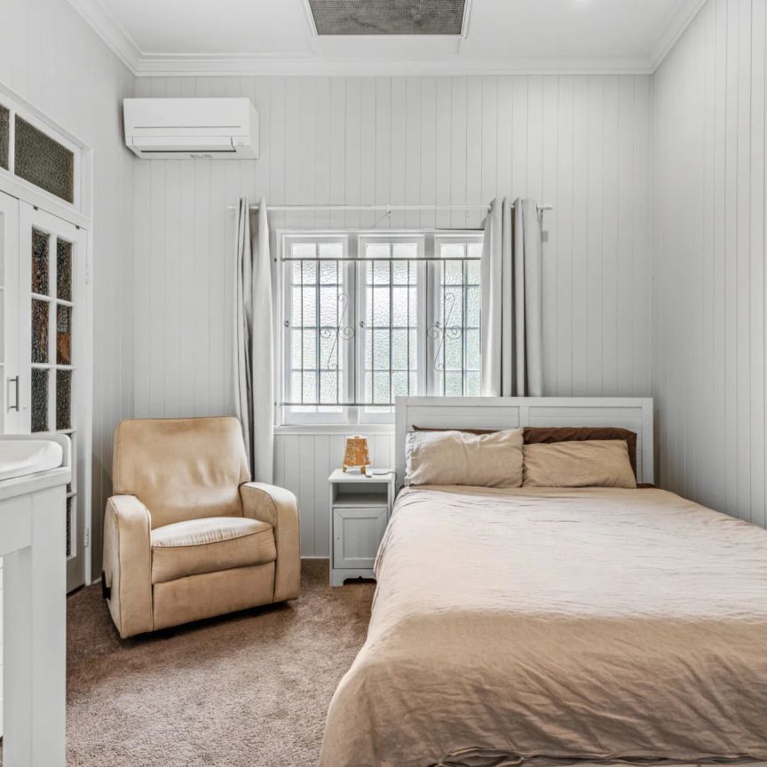 Charming home in perfect location. - Photo 1