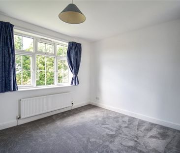 A well presented 3 bedroom semi-detached house situated in popular ... - Photo 5