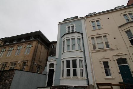 1 bedroom ground floor flat to rent - Photo 3