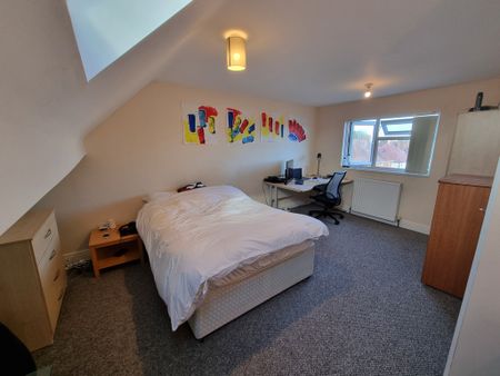 5 Bed Student Accommodation - Photo 5