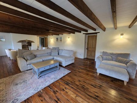 6 bedroom farm house to rent - Photo 2