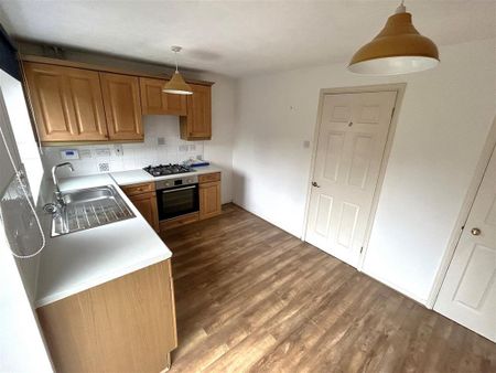 2 bedroom semi-detached house to rent - Photo 3