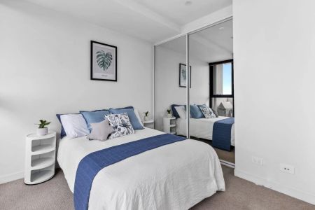 GREAT INNER CITY PAD WITH IMMACULATE INTERIORS - Photo 3