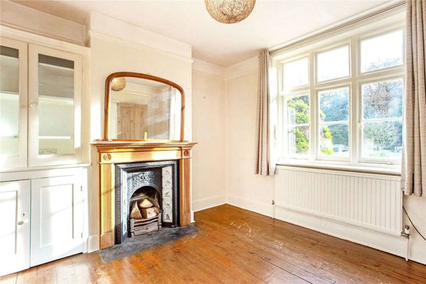 Delightful period terrace cottage within the renowned Childwickbury hamlet - Photo 1