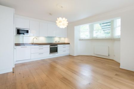 A bright and spacious two bedroom apartment to rent in South Kensington, SW7. - Photo 4