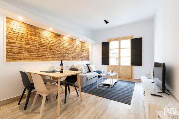 Stunning Two Bedroom Apartment Between Eixample And El Raval Neighbourhood - Photo 1