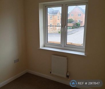 2 bedroom end of terrace house to rent - Photo 2