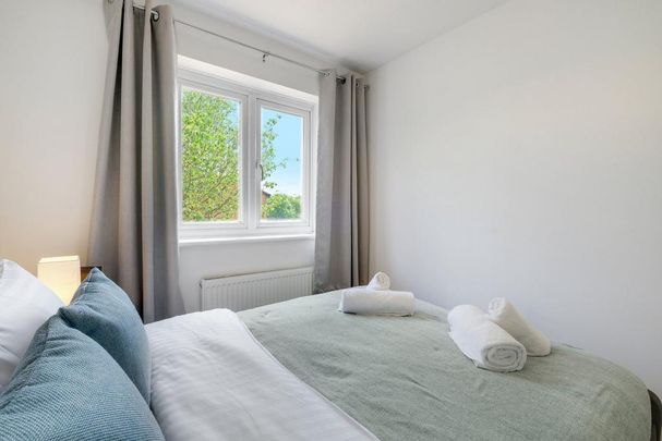 4 bedroom semi-detached house to rent - Photo 1