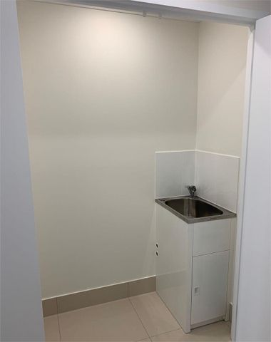 Modern Duplex in Central Location - Photo 5