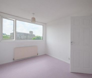 4 bedroom semi-detached house to rent - Photo 6