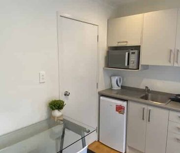 Self Contained Studio Close to the University - Photo 1