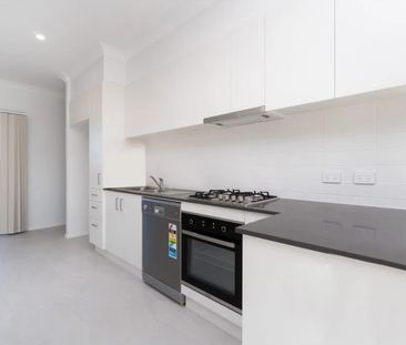 Modern 2-bedroom Villa in a Quiet, Convenient Location - Photo 5