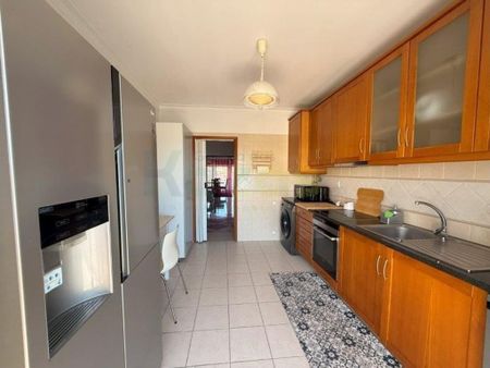 4 bedroom luxury Flat for rent in Leiria, Distrito de Leiria - Photo 3