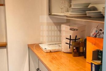 Piazza del Popolo: Lovely, modern 1 bedroom in private Villa. Entrance, spacious living-dining, fully equipped kitchen, bath and private terrace. Parquet floors Air conditioning, bright and silent. rif 364