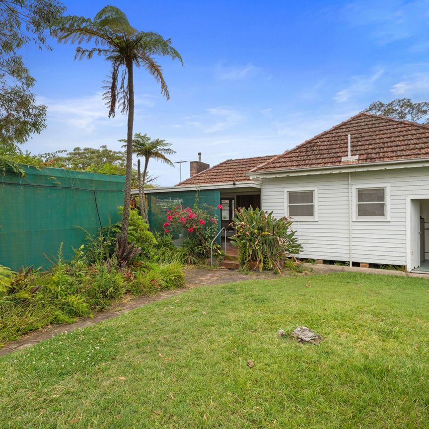 Two Bedroom Home on Large Block - Photo 1