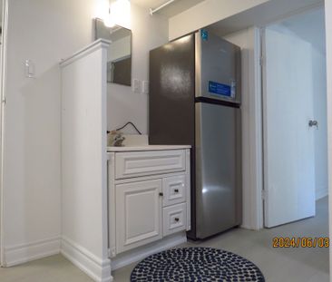 For Lease - 47 Kemp sell Crescent, Toronto, Ontario - Photo 5