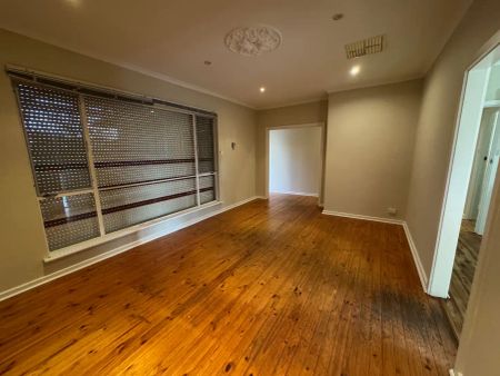 “Charming & Elegant 3 Bedroom Home!” - Photo 4