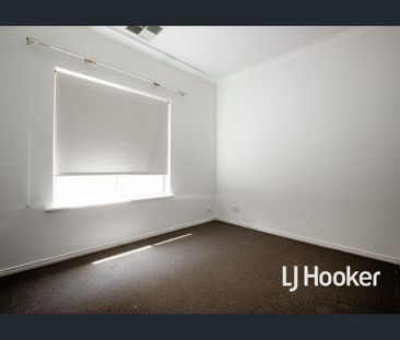 Quiet cul-de-sac living with Quality finishes throughout. - Photo 3