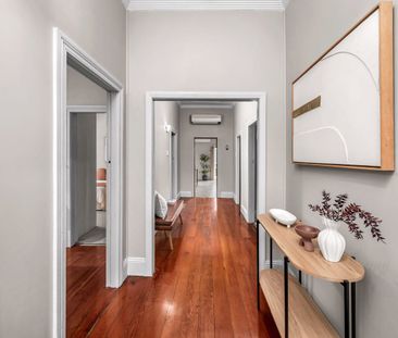 Spacious Family Home - rent includes lawn maintenance - Photo 2