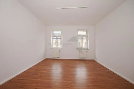 Geräumige 2-Raum-Dachgeschoss-Wohnung mit großer Küche - Photo 3