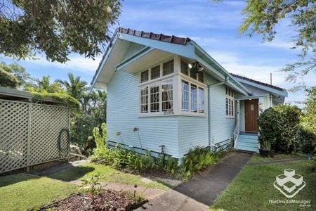 Delightful renovated home - Photo 3