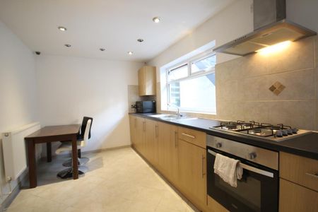 1 bedroom in a house share to rent - Photo 5