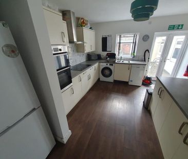 1 bedroom in a house share to rent - Photo 3