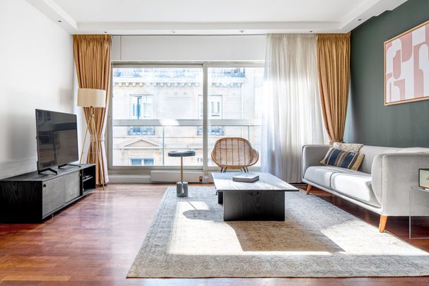 Rue de Berri - Photo 1