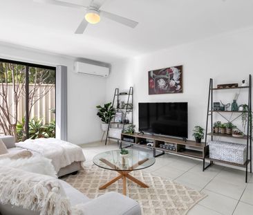 Delightful 4 Bedroom home - Photo 2