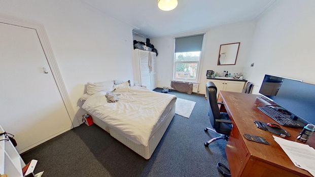 Buckingham Mount, Headingley - Photo 1