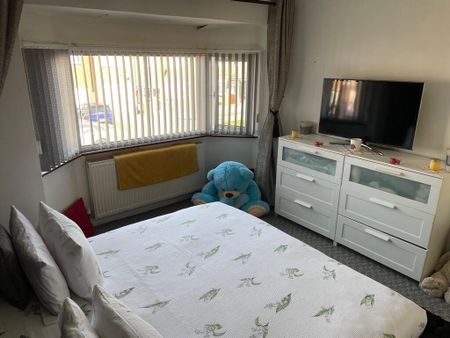 3 bedroom semi-detached house to rent - Photo 4