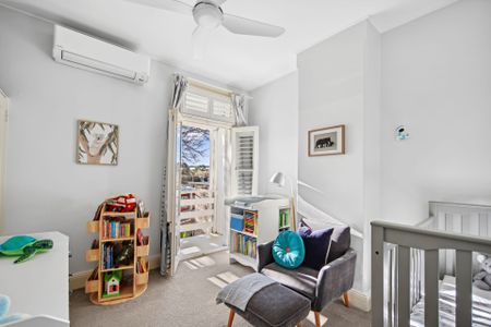 Harbourside terrace with a leafy garden oasis - Photo 3