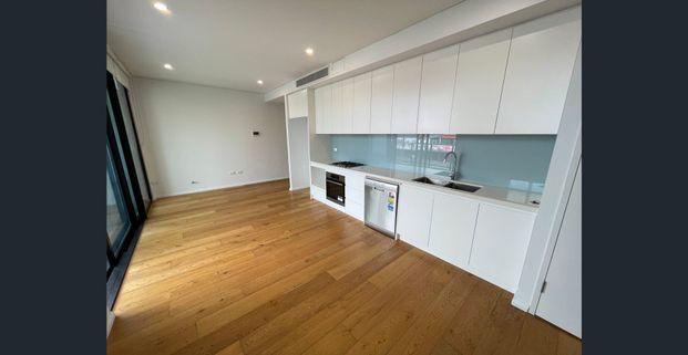 Modern 1 Bedroom Apartment in a Convenient Location - Photo 1