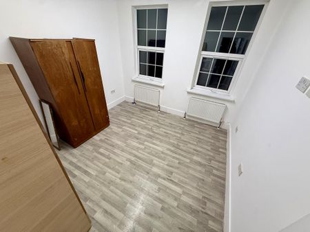 3 bedroom flat to rent - Photo 3