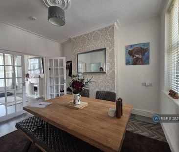 3 bedroom terraced house to rent - Photo 3